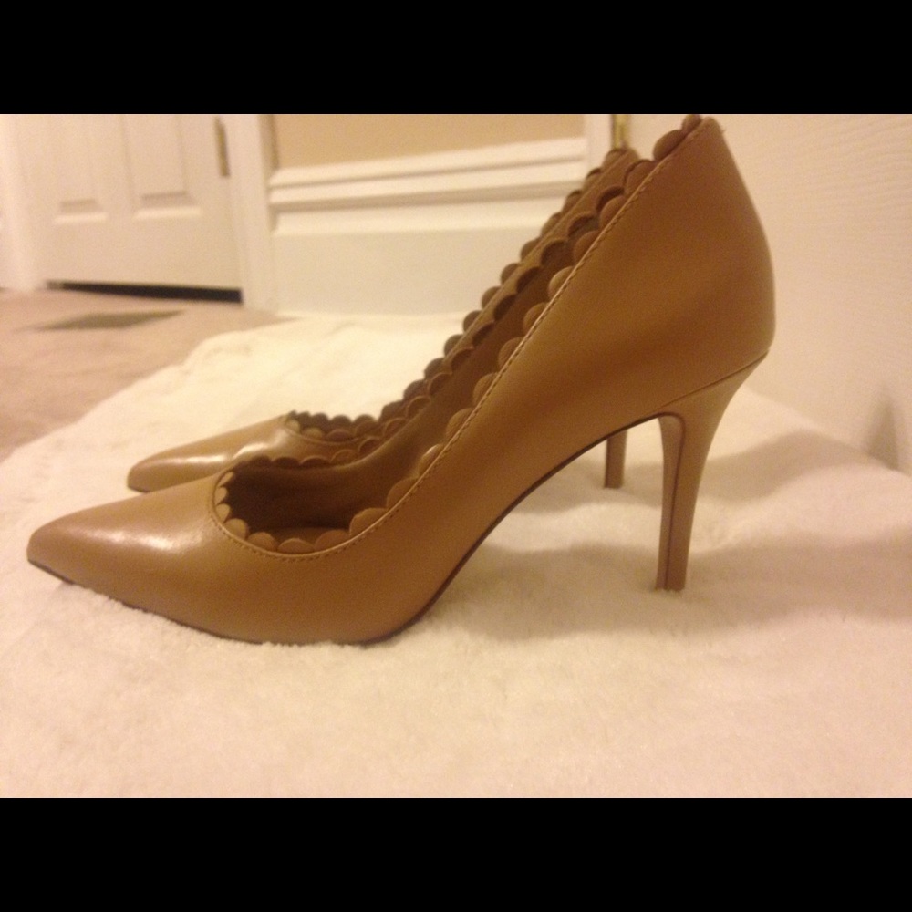 Ann Taylor leather heels with scallop detail